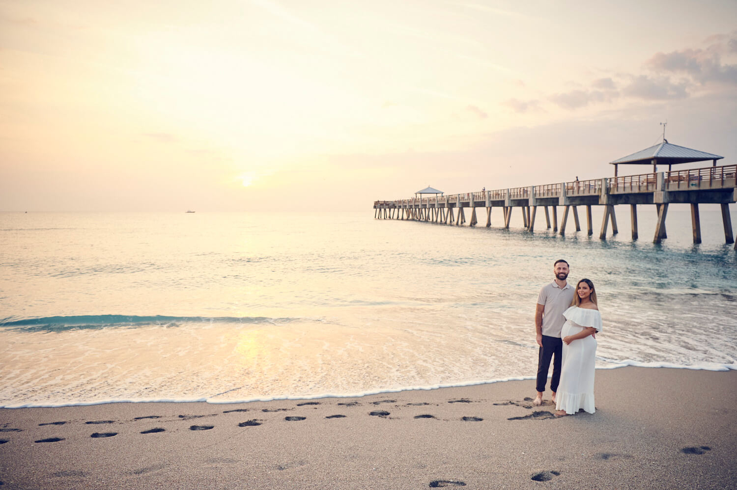 Maternity Photoshoot at Juno Beach Pier