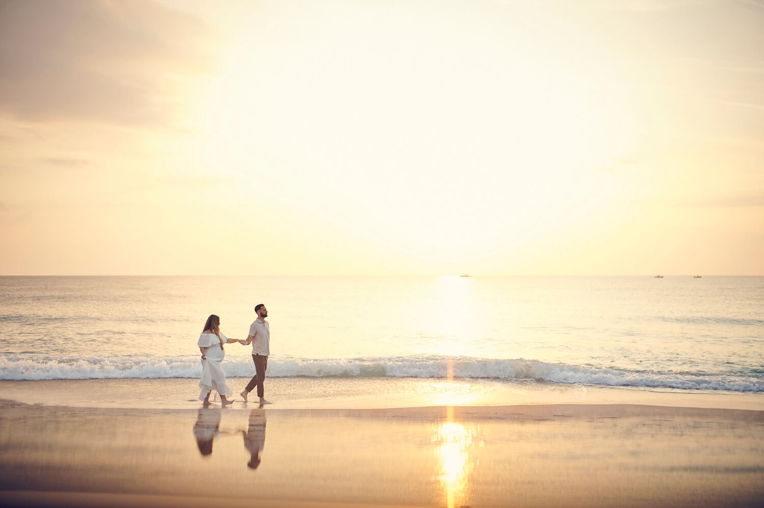 Maternity Photoshoot at Juno Beach Pier